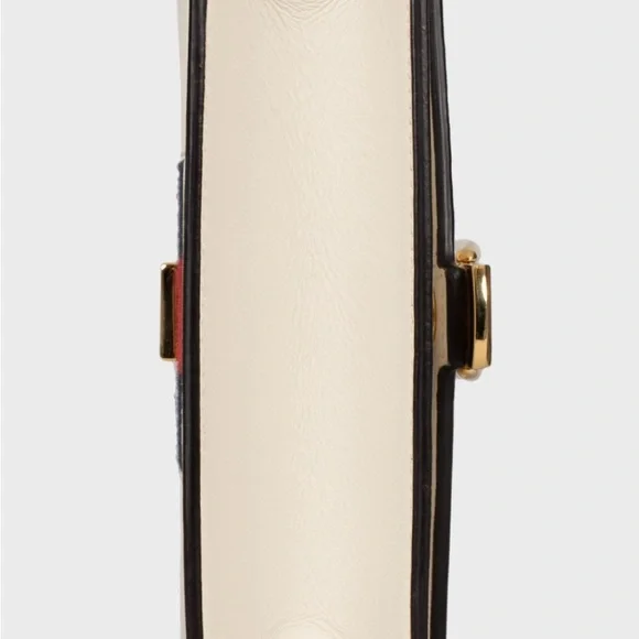 ✨💎GUCCI💎✨ Sylvie chain crossbody w/ COA, Dustbag & GWP. - Picture 6 of 12